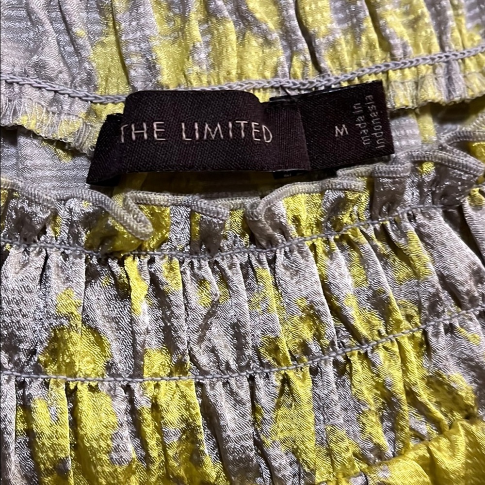 🎈The Limited Yellow Silver Smocked Blouse🎁Bundle up to 5lbs for $20 Sale 📦 - Picture 2 of 4